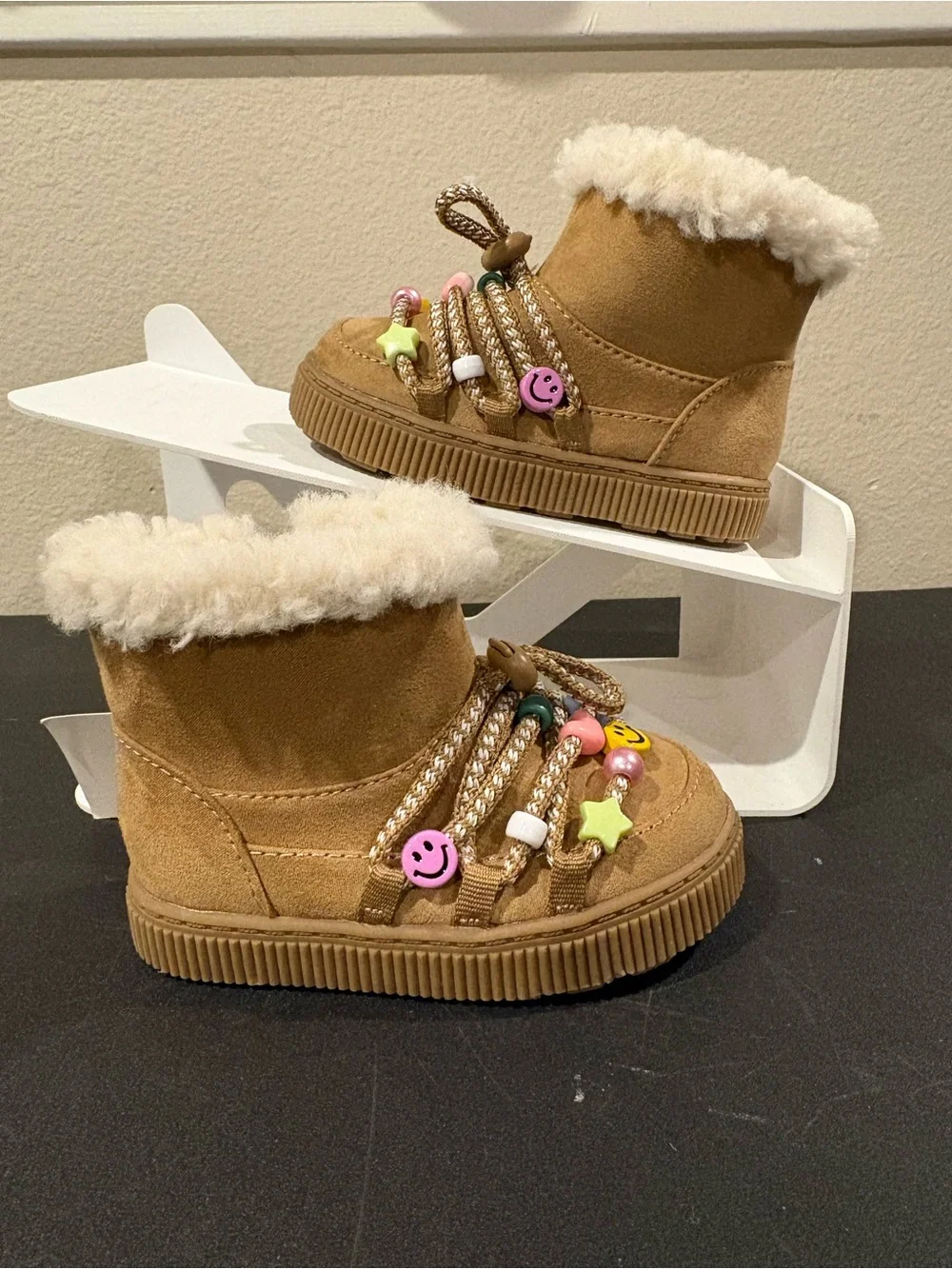 NEW Cat & Jack Hydee Sheep Skin  Fleece Lined Boot with charms Toddler Size 5